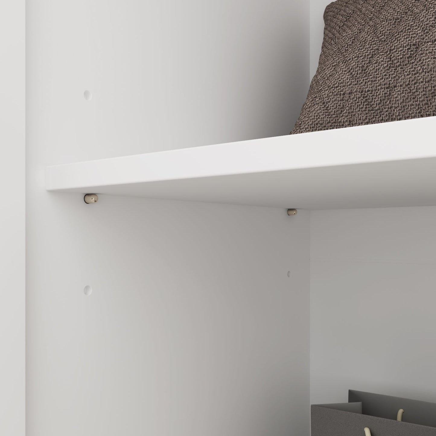 Meuble d'entrée avec étagère, rangement à chaussures et armoire à manteaux.