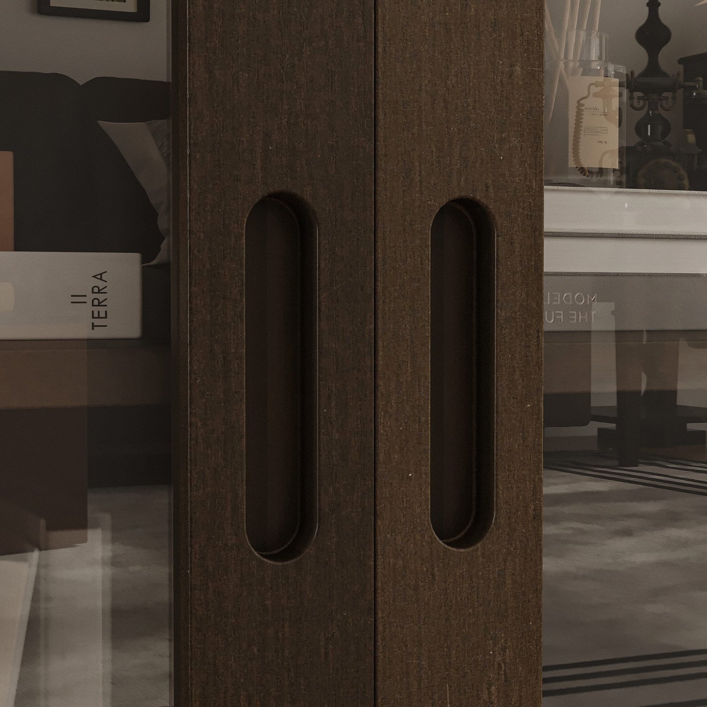 Meuble TV de rangement de 66 pouces de large avec portes coulissantes en verre