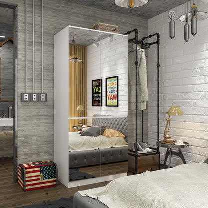 Armoire en bois massif et en panneaux de particules