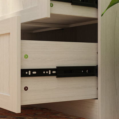 Armoire en bois massif et en panneaux de particules