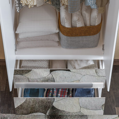 Armoire en bois massif et en panneaux de particules