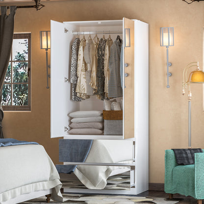 Armoire en bois massif et en panneaux de particules