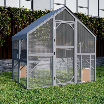 Grand enclos extérieur en bois pour chats, comprenant des niches, des ponts et des allées.