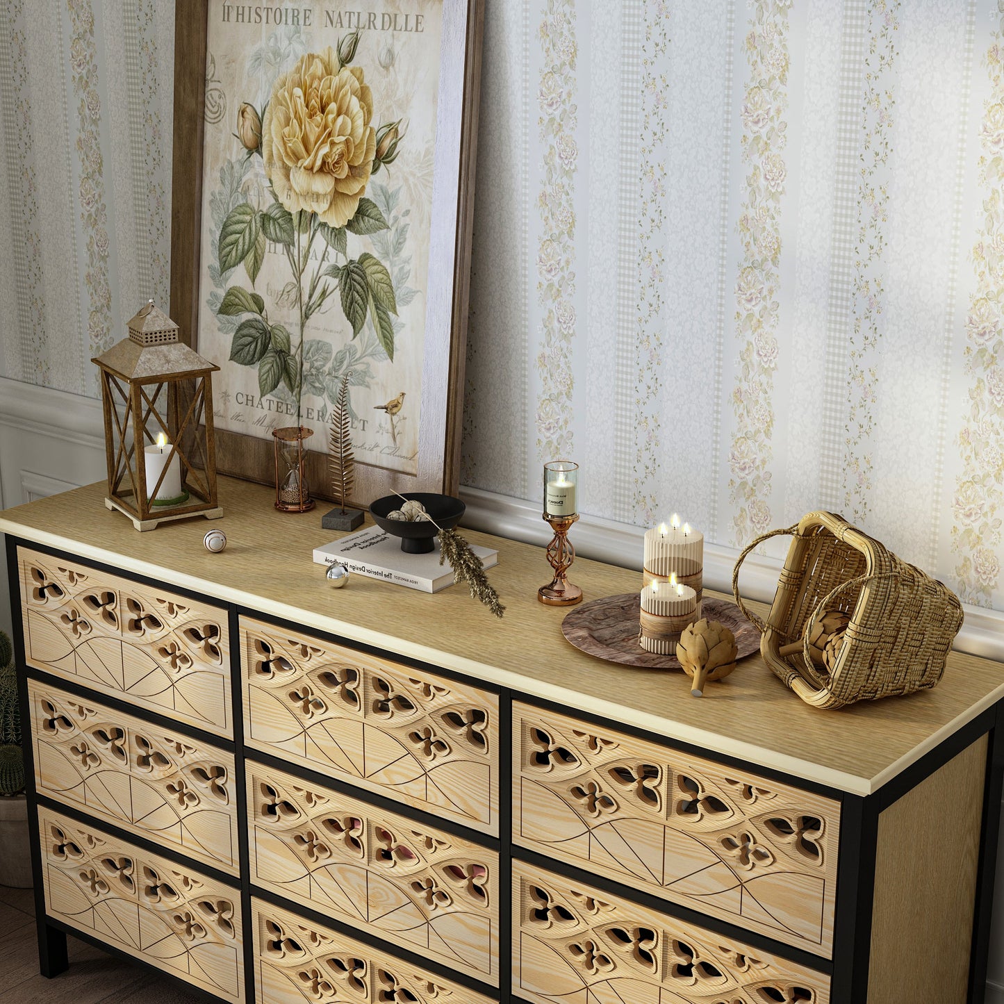 Commode à neuf tiroirs sculptée et ajourée d'une finesse exquise. L'élégance alliée à la fonctionnalité.