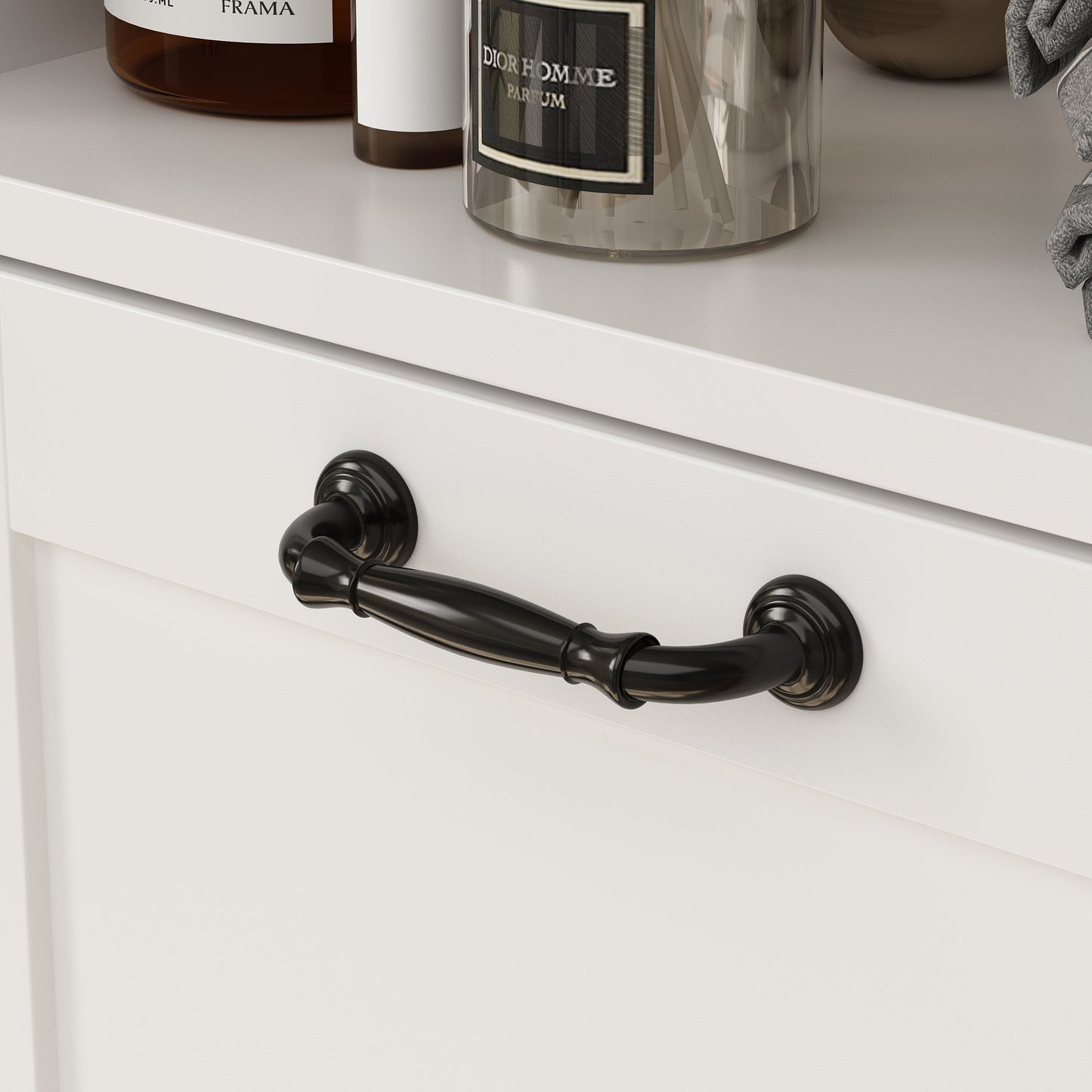 Meuble de salle de bain élégant avec finition blanche