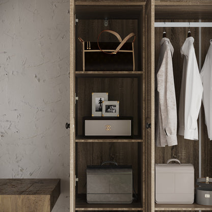 Armoire en bois massif et en panneaux de particules
