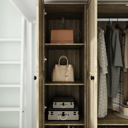 Armoire en bois massif et en panneaux de particules