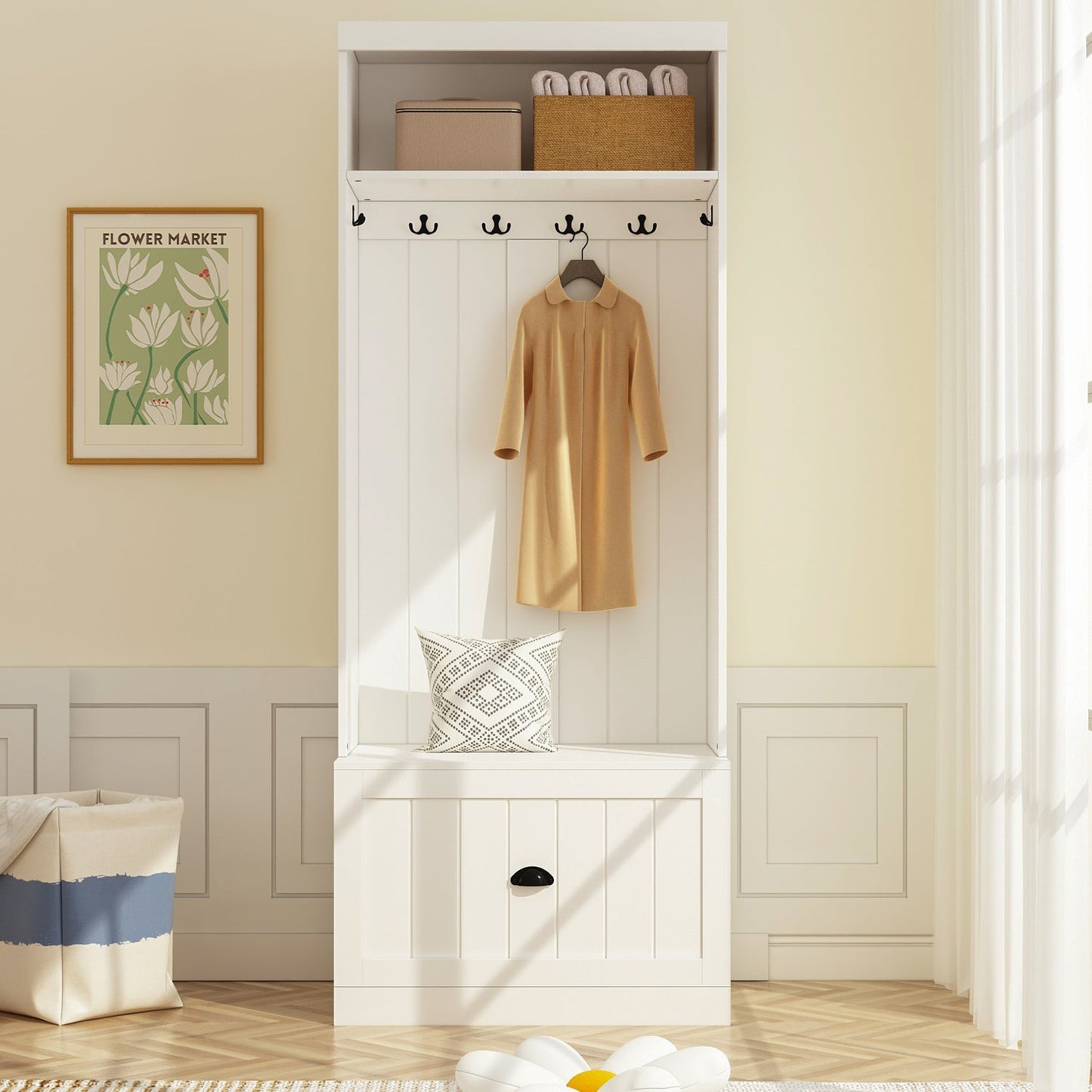 Meuble d'entrée avec étagère, rangement à chaussures et armoire à manteaux.