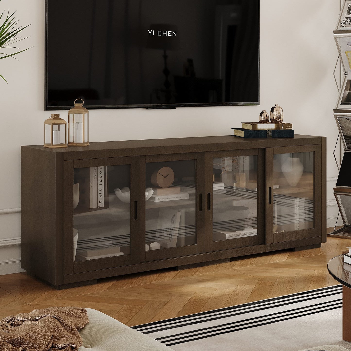Meuble TV de rangement de 66 pouces de large avec portes coulissantes en verre