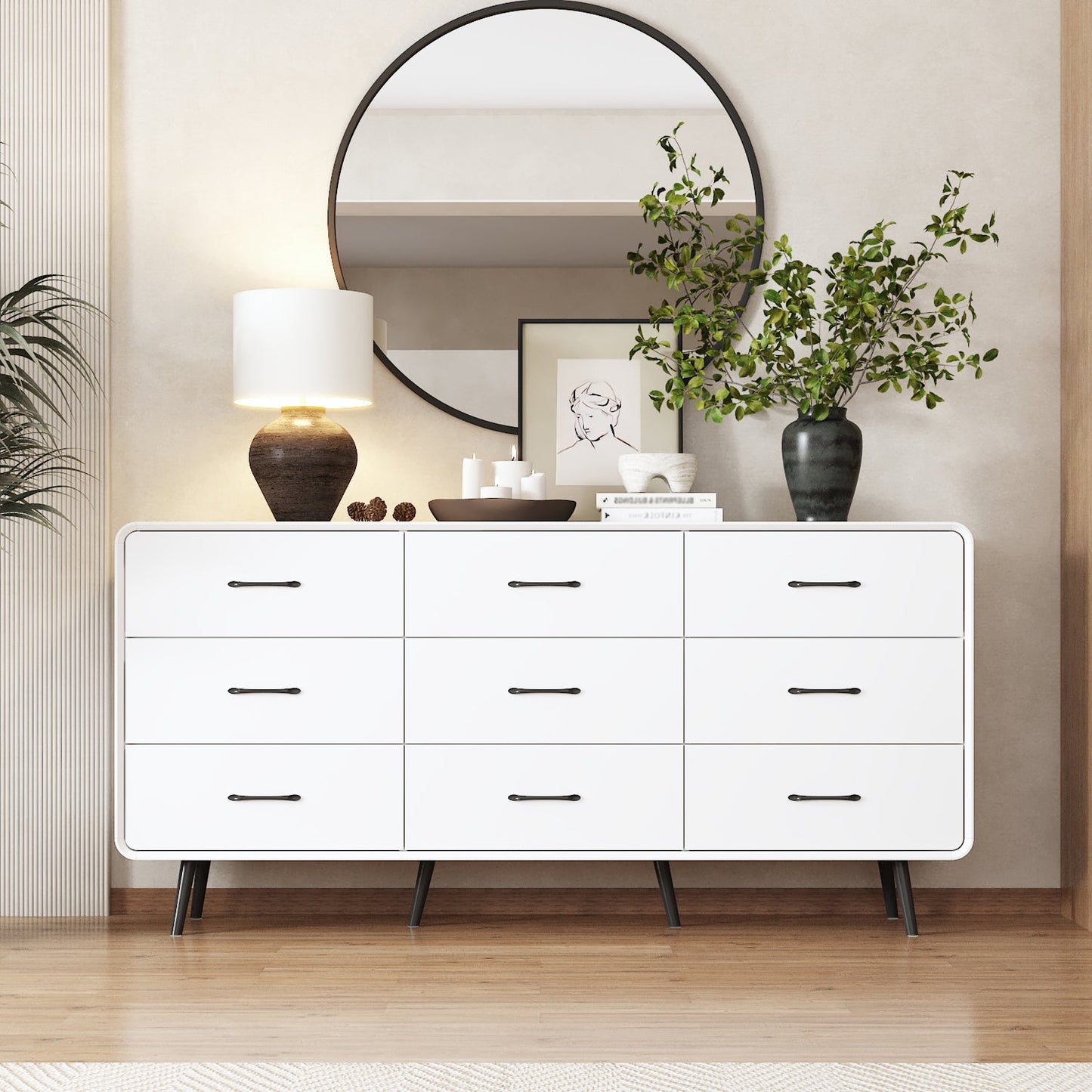 Commode à neuf tiroirs avec pieds en métal