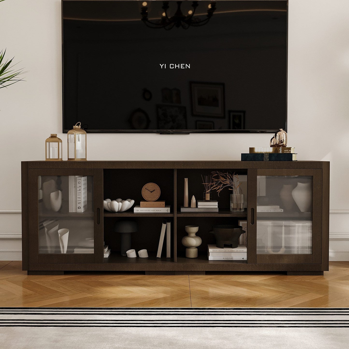 Meuble TV de rangement de 66 pouces de large avec portes coulissantes en verre