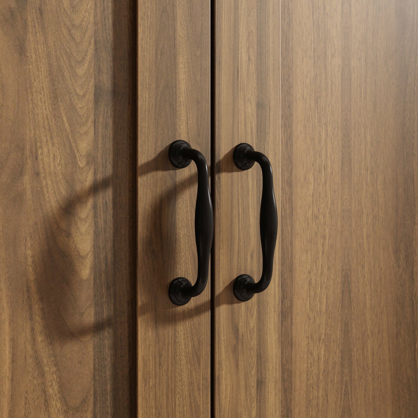 Îlot de cuisine en bois avec comptoir en placage de marbre et rangements