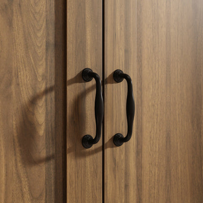 Îlot de cuisine en bois avec comptoir en placage de marbre et rangements