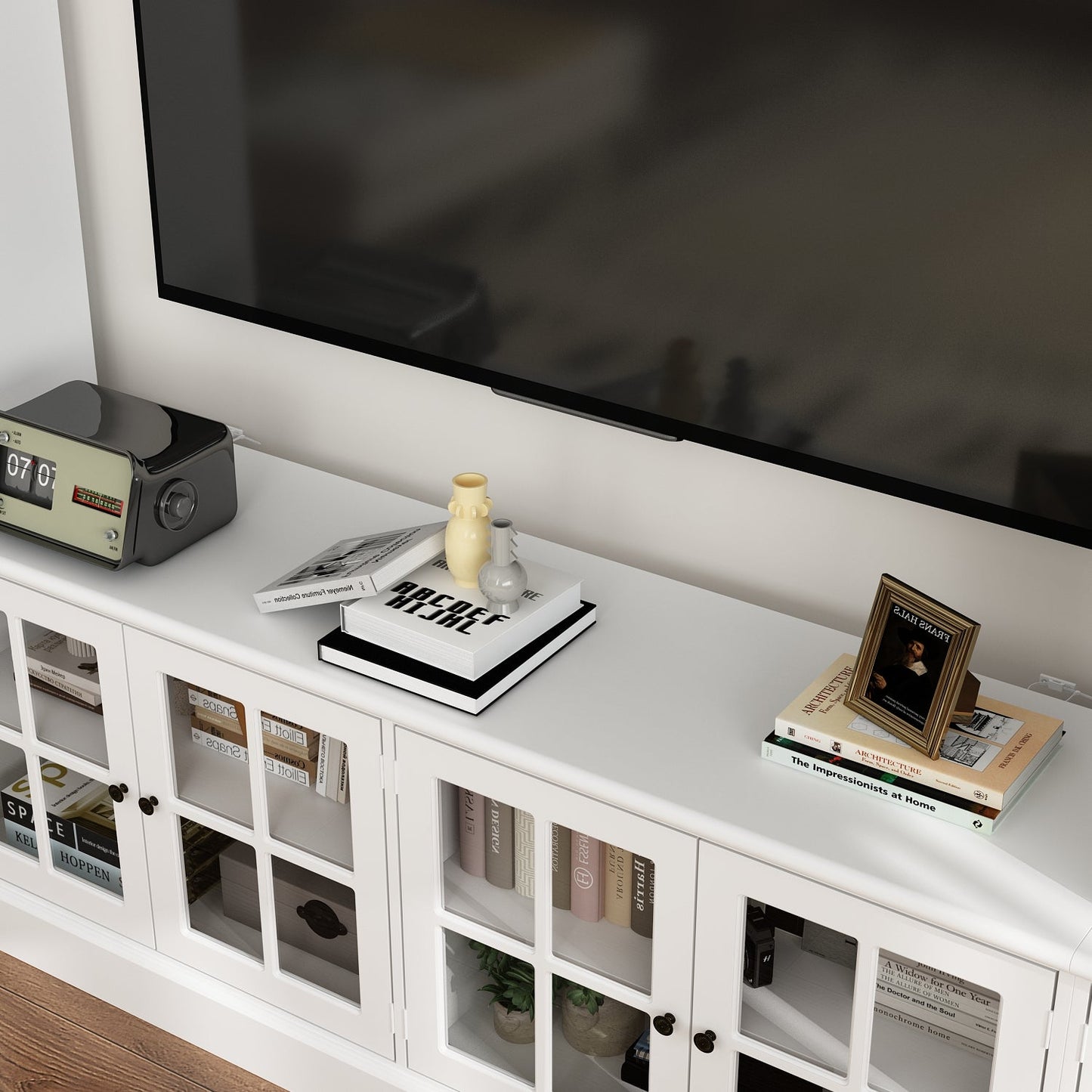 Meuble TV de 125 pouces de large avec armoires de rangement et portes vitrées