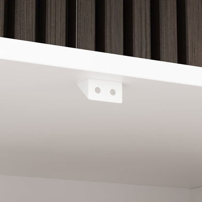 Armoire en bois massif et en panneaux de particules