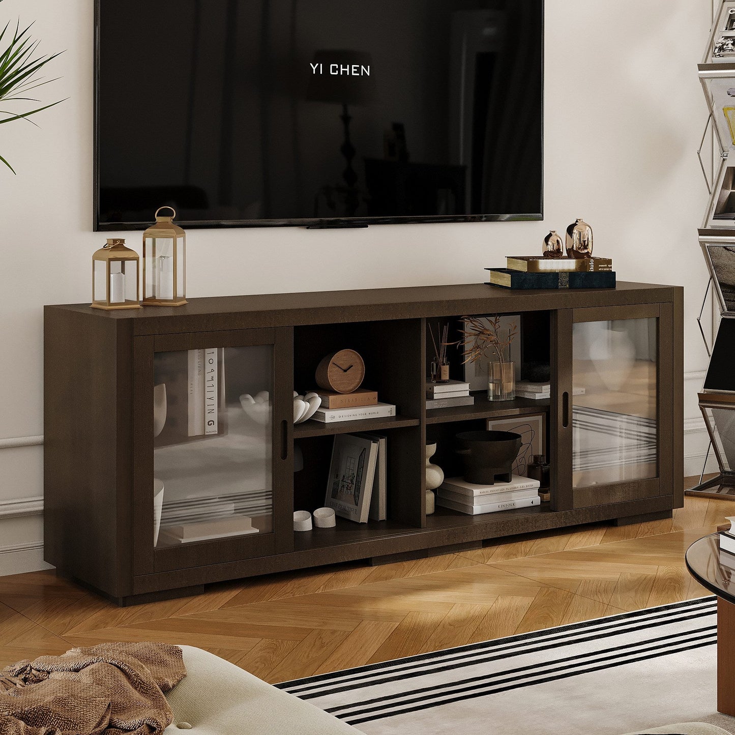 Meuble TV de rangement de 66 pouces de large avec portes coulissantes en verre