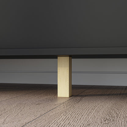 Commode à neuf tiroirs sculptée et ajourée d'une finesse exquise. L'élégance alliée à la fonctionnalité.