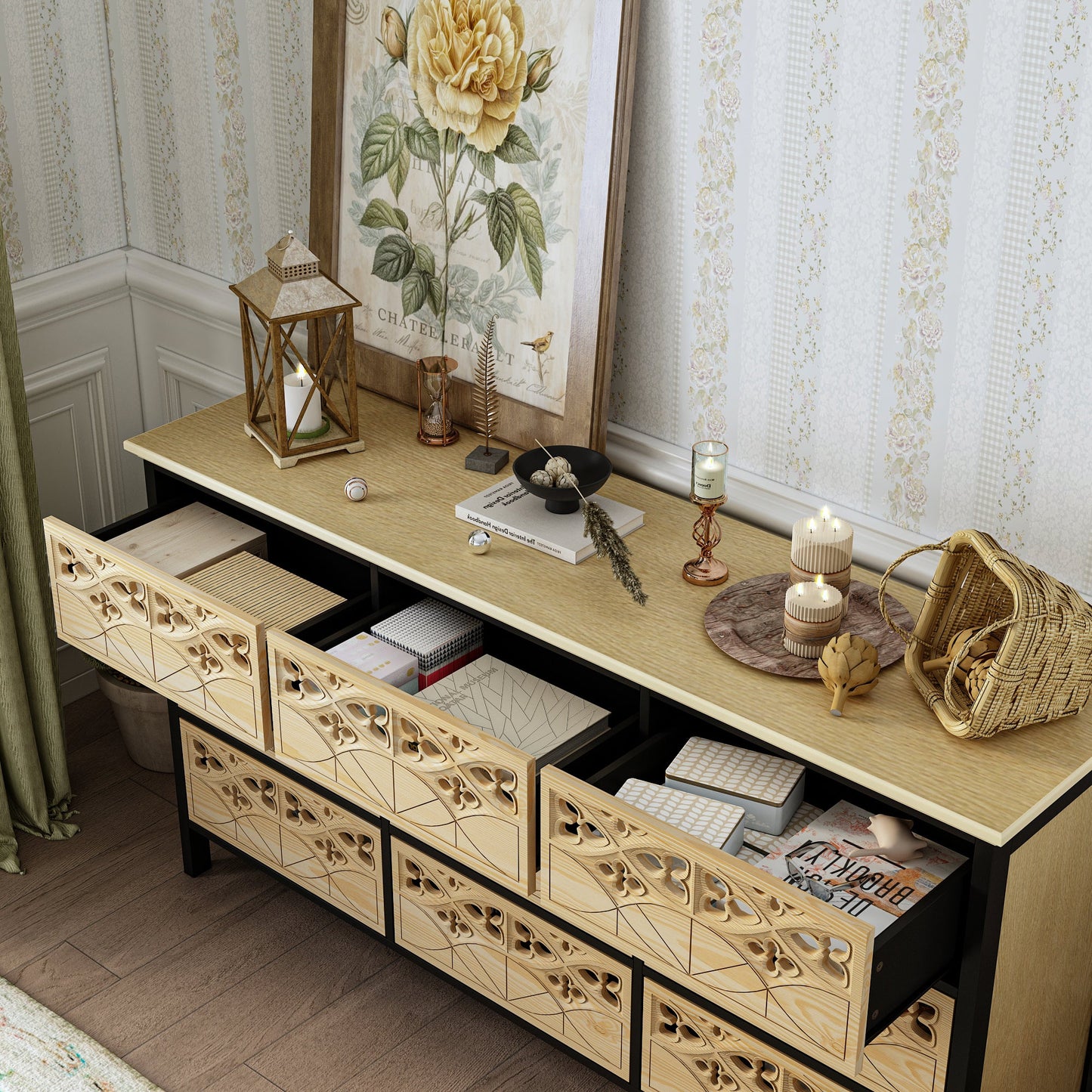 Commode à neuf tiroirs sculptée et ajourée d'une finesse exquise. L'élégance alliée à la fonctionnalité.