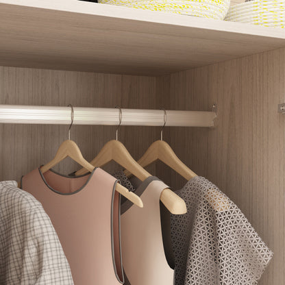 Armoire en bois massif et en panneaux de particules