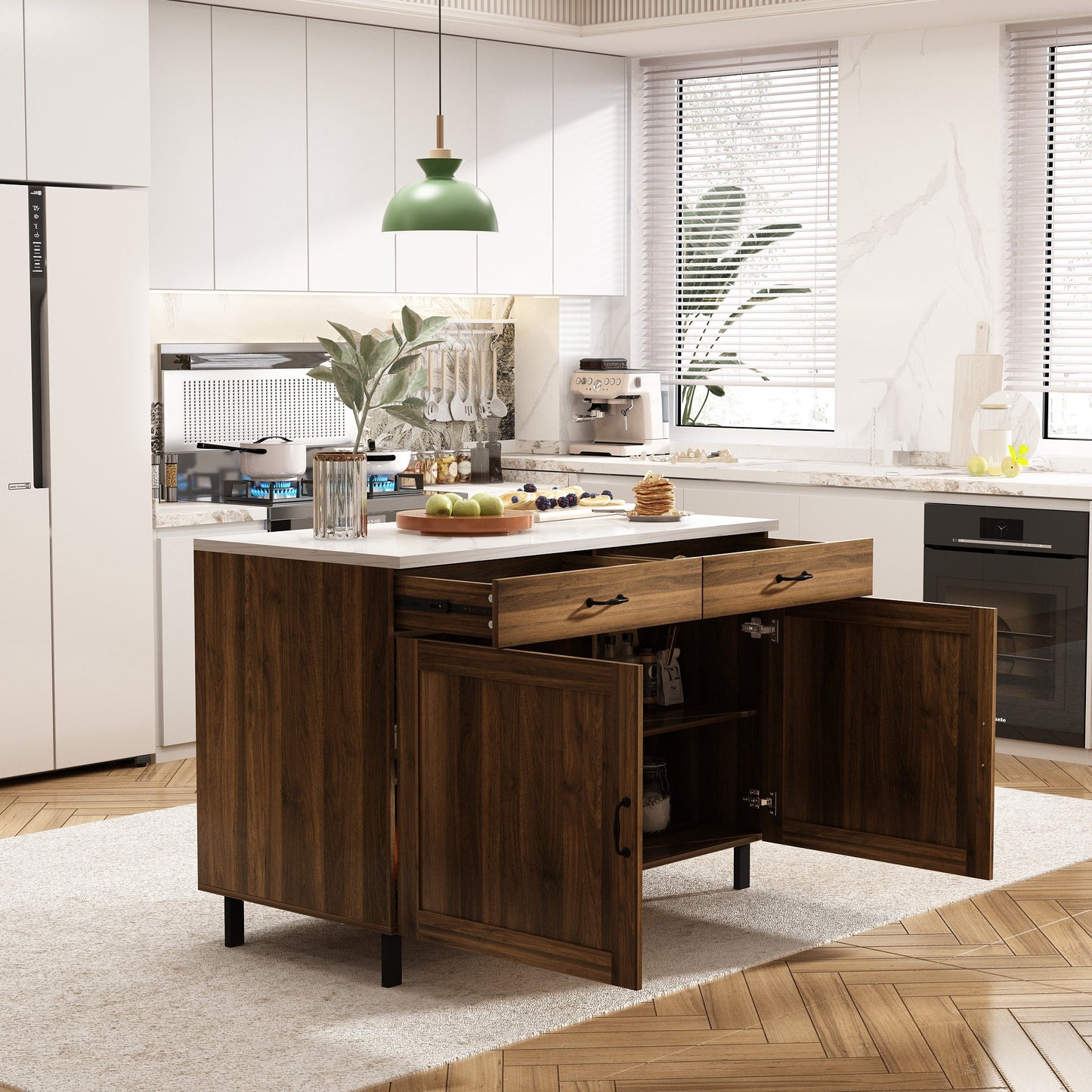 Îlot de cuisine en bois avec comptoir en placage de marbre et rangements