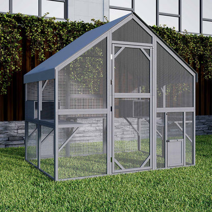 Grand enclos extérieur en bois pour chats, comprenant des niches, des ponts et des allées.