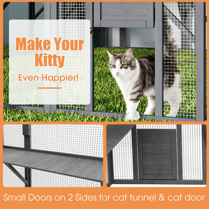 Grand enclos extérieur en bois pour chats, comprenant des niches, des ponts et des allées.