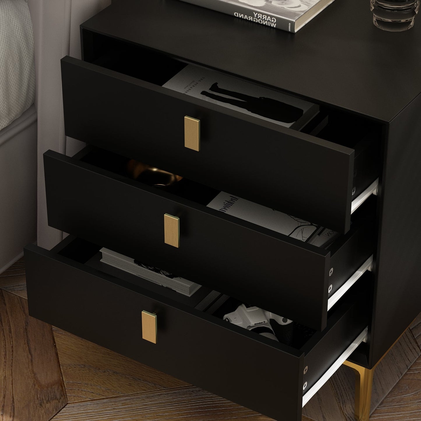 Table de chevet noire avec pieds en métal doré et 3 tiroirs